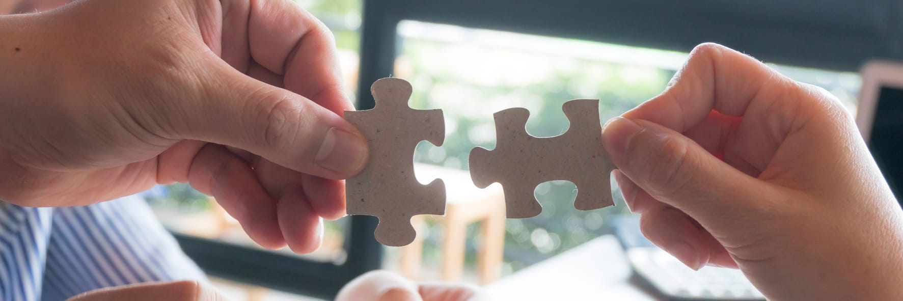 two-hands-connecting- two-jigsaw-puzzle-pieces